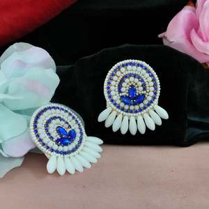 ต่างหูทำมือสุดชิคแบบมินิมอลพร้อมสัมผัสของงานฝีมือที่สวยงามไร้กาลเวลาไข่มุกทำมือคุณภาพดี - Product Image 3