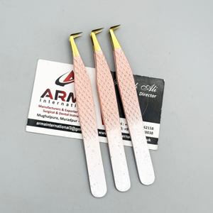 Pinzas profesionales de acero inoxidable de alta calidad con volumen de 90 grados para pestañas, logotipo personalizado, agarre fuerte para extensiones de pestañas - Product Image 1