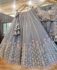 Màu Xám truyền thống cô dâu lehenga choli trong chuỗi sequans làm việc với vải georgette cho đám cưới và các dịp tiệc - Product Image 6
