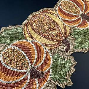 Mantel Individual de Lujo con Cuentas, Antideslizante, Duradero y Hecho a Mano - Product Image 2