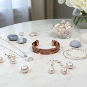 Brazalete Abierto Ajustable de Diseño Moderno para Mujer, Chapado en Plata sobre Latón, con Grabado Personalizado a Precio de Mayoreo - Product Image 5