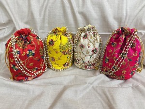 Sac potli brodé de créateur pour les mariages indiens, les festivals, les demoiselles d'honneur, la Saint-Valentin, le Nouvel An, Ganpati - Product Image 3