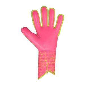 ถุงมือผู้รักษาประตูฟุตบอลแบบขายส่ง พร้อมยางลาเท็กซ์ที่มีความทนทานและสายรัดข้อมือปรับได้ ผลิตในประเทศปากีสถาน - Product Image 3