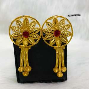 Collier en laiton plaqué or de créateur Bijoux de mode avec chaîne en boîte et motif de fleurs pour fête et mariage - Product Image 4