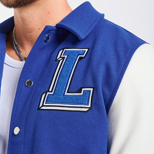 Veste universitaire sur mesure pour homme, tissu en toile de qualité supérieure avec col montant, coupe-vent et respirante pour l'hiver, conçue pour vous! - Product Image 3