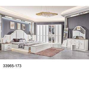 33965-173 Juego de dormitorio de lujo de 8 puertas - Product Image 1