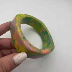 Brazaletes de resina artística para niñas con pétalos, brillo y tacto de papel de aluminio Ideal para fiestas, bodas, Cajas de Regalo - Product Image 1