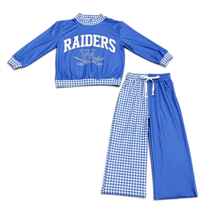 Ensemble personnalisé pour tout-petits garçons : Haut à manches longues et short bleu marine avec imprimé lettres d'équipe sportive et bordure à carreaux rouges - Product Image 5