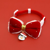Collier de Noël pour animaux de compagnie, motif dessin animé, rouge, réglable, avec nœud papillon et bordure en fourrure pour chats et chiens