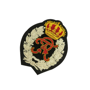 Meilleur insigne d'uniforme Écusson à coudre OEM Broderie faite à la main Fil d'or en gros Écussons brodés - Product Image 2