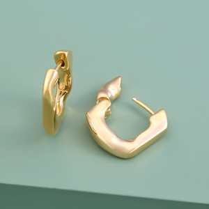 Modernos Aros Chapados en Oro 160010 con Forma de Corazón Geométrico, Diamantes y Perlas, Religiosos, Hechos Principalmente de Aleación de Latón y Cobre para Fiestas - Product Image 1