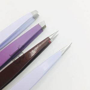 แหนบถอนขนคิ้วขายดี แหนบถอนขนคิ้วสีดำมิงค์ ชุดแหนบถอนขนคิ้วแบบตรงและเฉียง ยอดนิยม รับสกรีนโลโก้ แหนบสแตนเลส - Product Image 4