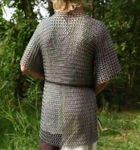 Chemise en cotte de mailles médiévale pour enfants tunique d'armure d'anneau en aluminium fait à la main Costume de chevalier viking pour reconstitution et cosplay - Product Image 5