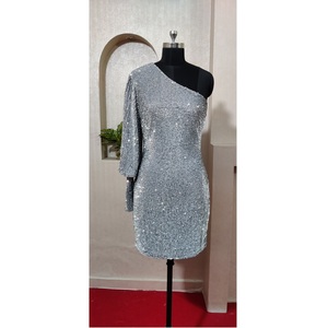 Robe perlée de luxe d'approvisionnement direct d'usine pour les événements formels avec des perles étincelantes appliquées à la main disponibles au prix d'usine - Product Image 2