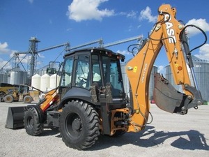 NOUVEAU 2024 CASE 575N EP Tractopelle | Moteur 74 HP | 18.3 pieds de profondeur (Extendahoe) | 4WD Power Shuttle - Product Image 2