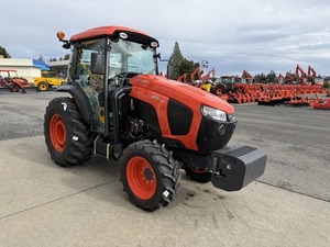 Tractor Agrícola M5N-111HDC12 de 150HP, Modelo 2025, con Motor, Caja de Cambios, Bomba y Rodamientos - Product Image 3