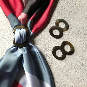 Anillo para Bufanda de Cuerno de Búfalo con Pulido Suave que Agrega Elegancia Suave y Sujeción Segura a Cualquier Bufanda de Alta Calidad - Product Image 1