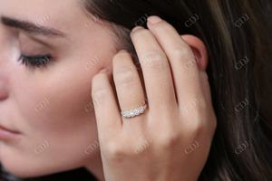 Anillo de Boda Clásico Personalizado con Cinco Diamantes Cultivados en Laboratorio, Certificado IGI, Engaste de Puntas, Precio de Fábrica al por Mayor - Product Image 6