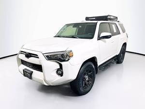 รถยนต์โตโยต้า 4Runner Trail Special Edition ปี 2022 มือสอง (W&T) รุ่น 4 ประตู SUV ขับเคลื่อน 4 ล้อ (เครื่องยนต์ 4.0 ลิตร 6 สูบ 5 เกียร์อัตโนมัติ) สีขาว - Product Image 1