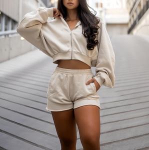 Streetwear d'été pour femmes meilleure vente 2 pièces ensemble short à séchage rapide qualité fermeture éclair veste courte genou Shorts gland couleur unie - Product Image 1