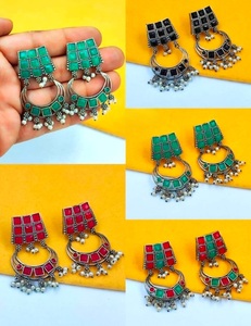 Boucles d'oreilles pendantes ethniques en argent de qualité supérieure avec finition oxydée, parfaites pour une tenue décontractée, une fête ou des occasions spéciales - Product Image 3