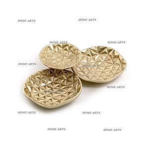 Plat à feuilles en aluminium à 3 compartiments Dernier design Plat à feuilles à dessert couleur or du fabricant en Inde - Product Image 3