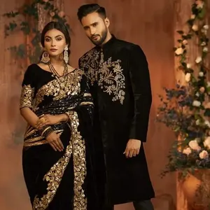 Desainer India/Pakistan bordir ZARI berat pada SAREE hitam dengan celana SHERWANI hitam bergaya untuk PARTYWEAR/pernikahan @ 2024