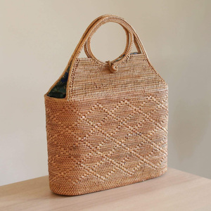 Sacs à main en forme de demi-lune, sac à main en rotin de haute qualité, sac à main de luxe pour femmes, vente en gros - Product Image 4