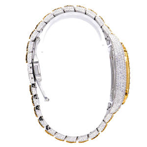 Reloj de Cuarzo Moissanite con Esfera de Cristal, Caja Negra y Dorada - Product Image 3