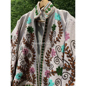 Abrigo acolchado corto Unisex con bordado uzbeko, chaqueta Suzani con cuello levantado, venta al por mayor, tela de algodón, abrigo de invierno y otoño para mujer - Product Image 4