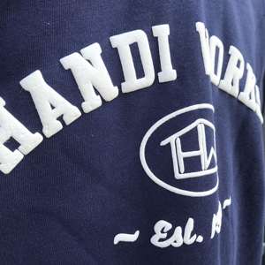 เสื้อฮู้ดสวมหัวแบบสวมหัวของผู้ชายสำหรับฤดูใบไม้ร่วงเสื้อสเวตเตอร์ผ้าฟลีซกันหนาวแบบสตรีทอบอุ่นโอเวอร์ไซส์350GSM ปักตามสั่งขายส่งจำนวนมาก - Product Image 4