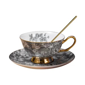 Luxury Bone China Classic Paris Rose Pattern Juego de tazas y platillos de 10 piezas con hermosa caja de regalo - Product Image 6