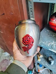 Urnes funéraires de haute qualité en aluminium de style américain, fabriquées en Inde pour les humains, avec application de pigeon, capacité de 220 pouces cubes - Product Image 5