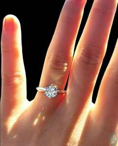 Anillo de Compromiso Solitario con Diamante Cultivado en Laboratorio Redondo - Product Image 1