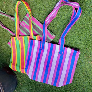 Bolsa de compras de nailon con cremallera reutilizable ecológica RPET bolsas de playa de plástico recicladas tejidas a rayas hechas en India - Product Image 1