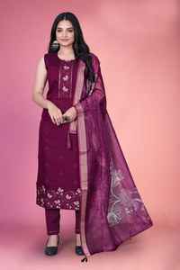 La mayoría de los trajes de mujer de trabajo de hilo bordado de calidad del Vaticano pesado con Dupatta para niñas trajes de uso informal para la venta - Product Image 4