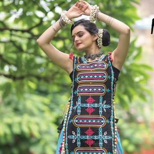 Fancy Wear Premium Atrangi Choli pour femmes Latkans faits à la main jumelés avec un panneau en coton brodé pour Navratri Wear - Product Image 1