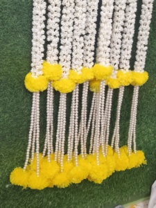 พวงมาลัยต้นครีปเปอร์ขนปุยดอกไม้โมกราเทียมมีไข่มุกดอกดาวเรืองพวงดอกไม้งานแต่งอินเดียใต้ - Product Image 4