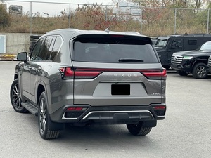 Lexus LX600 F Sport 2023 de couleur grise disponible à la vente. - Product Image 3