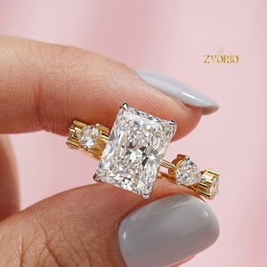 Anillo de Compromiso con Tres Piedras de Corte Radiante, Plata de Ley 925, Anillo de Promesa con Piedra Lateral en Forma de Pera, Joyería Nupcial - Product Image 3