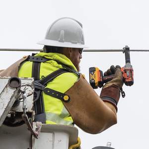 Kit de Llave de Impacto Inalámbrica Compacta de 1/2 Pulgada, Funciona con Batería, con Voltaje Nominal de 220V para un Excelente Control en Espacios Reducidos - Product Image 4