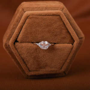 Bague de mariage de luxe en or massif 18KT coupe princesse diamant de laboratoire solitaire de fiançailles classique certifié IGI cadeau parfait - Product Image 2