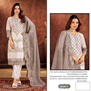 Traje pakistaní de diseño premium Kota Cheks, con bordados elaborados a mano y calados, de exportadores del catálogo. - Product Image 4