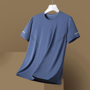 Conception de logo personnalisé OEM T-shirt en soie glacée à séchage rapide pour hommes, grande taille, manches courtes, vêtements minces et respirants personnalisables - Product Image 1