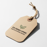 Étiquette suspendue de luxe en papier kraft imperméable et écologique, gaufrée/découpée, avec logo personnalisé pour vêtements, chaussures et marques de boutiques