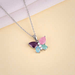 จี้รูปผีเสื้อสีเงินหลากสี สร้อยคอแฟชั่น สไตล์ศาสนา โลหะผสม สแตนเลส ประดับเพชรและมุก สำหรับผู้หญิงและเด็กในงานปาร์ตี้ - Product Image 3