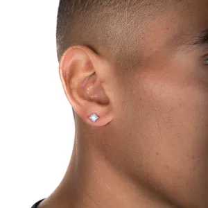 Boucles d'oreilles en moissanite taille ronde VVS en argent sterling 925 massif avec finition anti-ternissement - Product Image 1