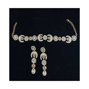 Ensemble de tour de cou Kundan plaqué or de luxe parfait pour mariage et fête - Product Image 4