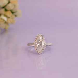 Estilo moderno Marquise Cut VVS Moissanite Diamond Halo Anillo de Compromiso 14K Oro blanco Lujo de moda para bodas - Product Image 3