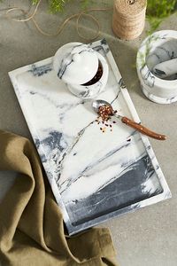 Plateau en marbre classique pour organiser les bijoux et accessoires sur la coiffeuse avec un attrait de luxe raffiné - Product Image 6